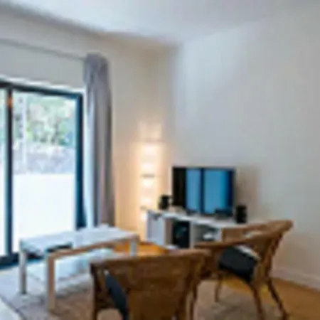 The Central With Parking Garage Apartment *